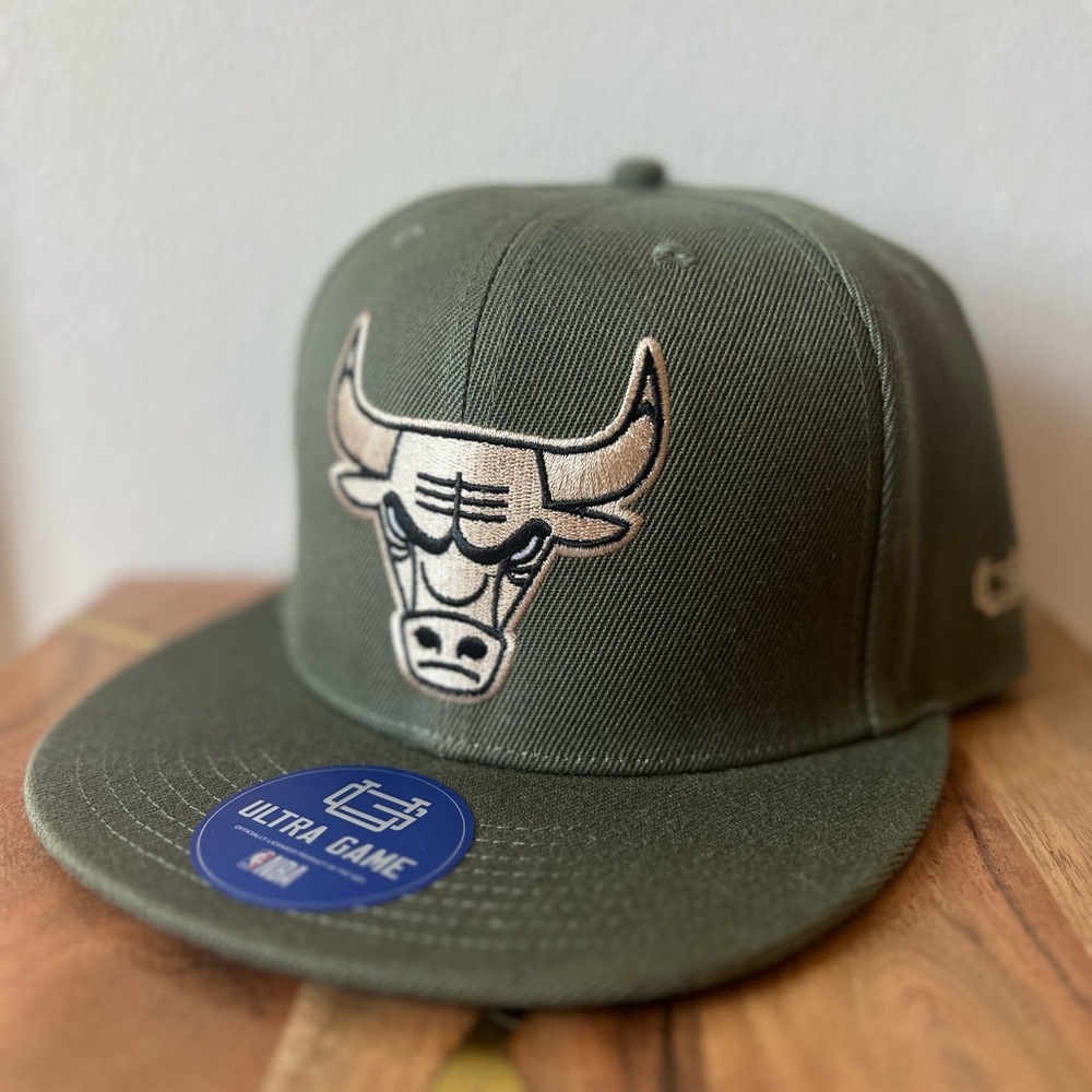Chicago Bulls NBA - Ultra Game Olive Green & Gold Snapback Hat - Size OSFM